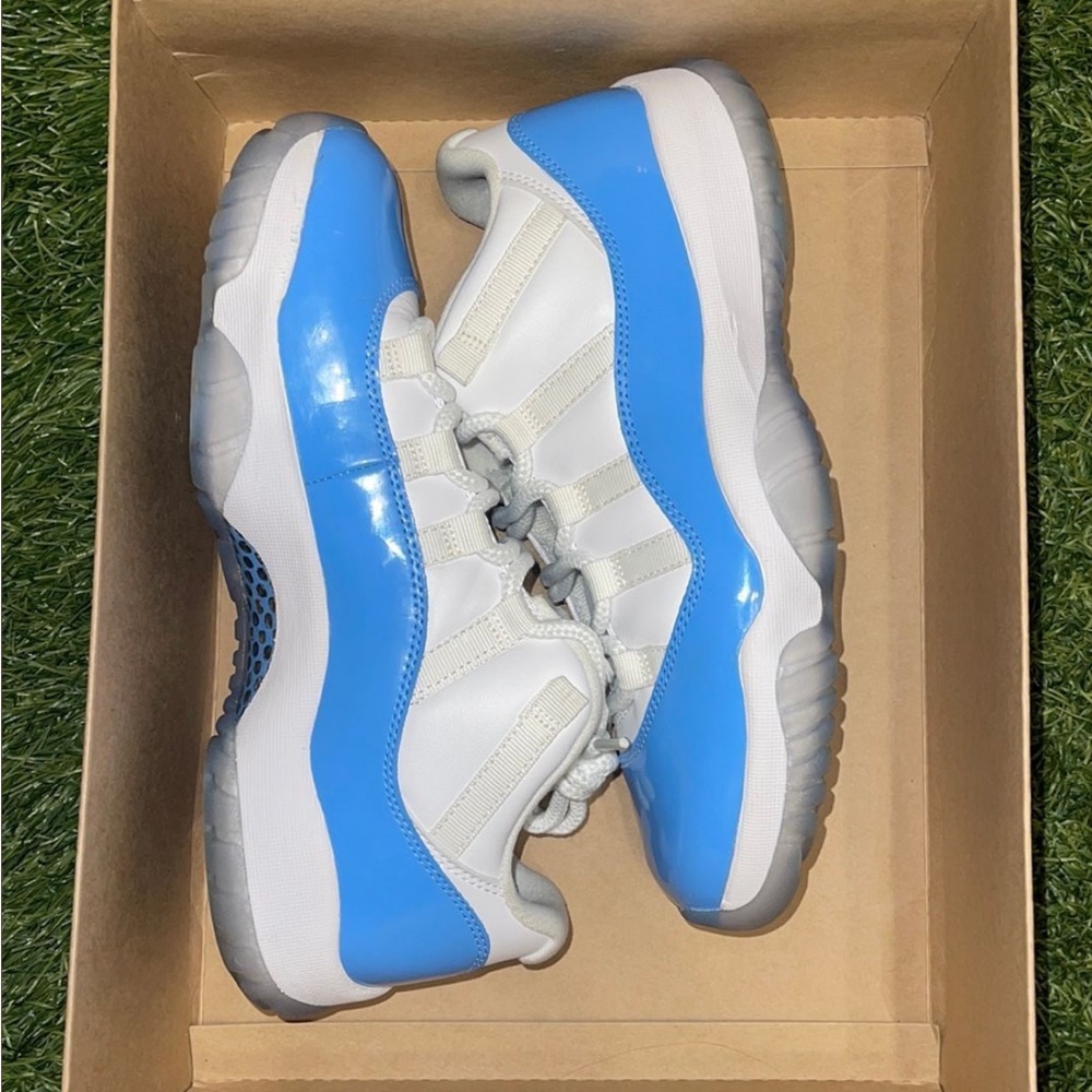 Jordan 11 low UNC M220